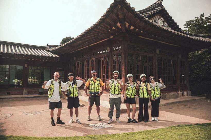 Seoul: Afternoon Ebike tour and "Happy Hour" food and drinks - Insadong Culture Street: where the route slows down just enough