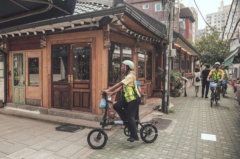 Seoul: Afternoon Ebike tour and "Happy Hour" food and drinks - 24-8 and happy hour: chicken and beer, plus season-based swaps