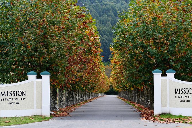 Small group - Napier Premium Wineries+ Beer tour -5.0 - 5.5 hours - The beer finish in Napier’s Art Deco center