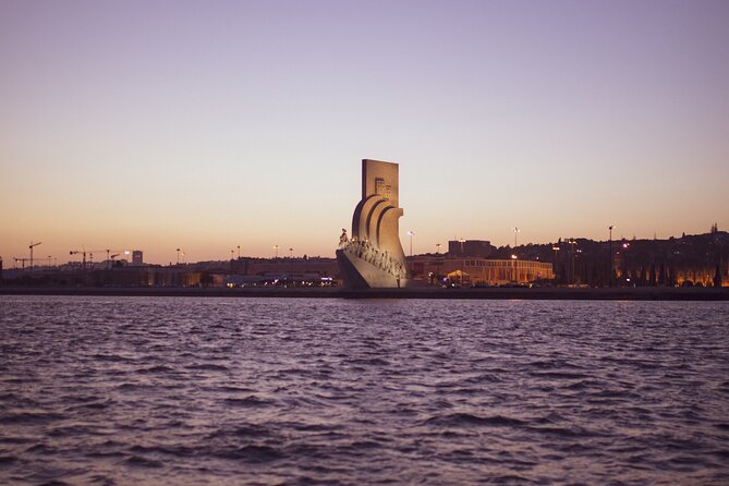 Sunset sailboat tour in Lisbon with green wine - Terreiro do Paço from the river: instant orientation