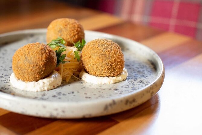 Taste Of Edinburgh Food Tour With All Food & Drinks Included - Passing Victoria Street and the Royal Mile without rushing your bearings