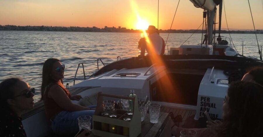 Valencia: Sunset trip in a boat with drinks included - Setting off from Valencia’s Marina: where the trip starts to feel special