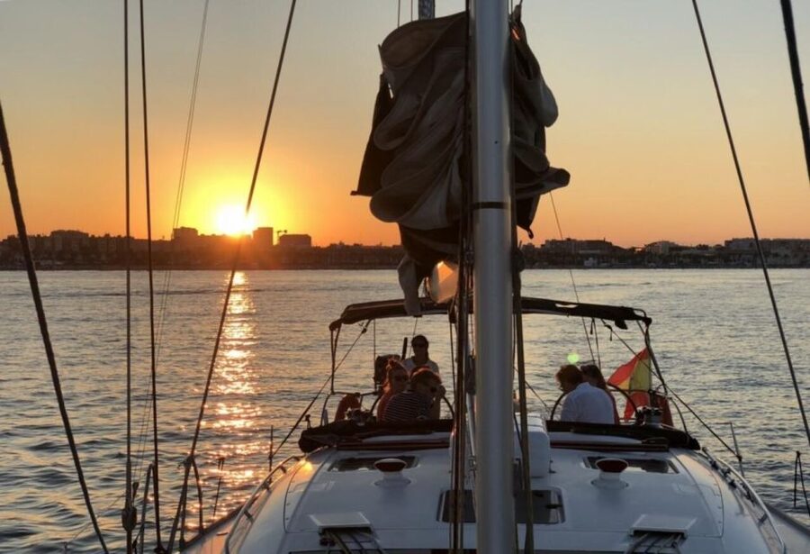 Valencia: Sunset trip in a boat with drinks included - Who this sunset cruise suits best (and who might want something else)