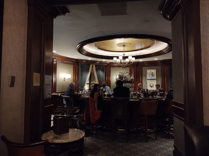 Washington DC: Ghosts Boos and Booze Haunted Pub Crawl - Camera attempts, but no video allowed: how to handle the ghost-photo urge