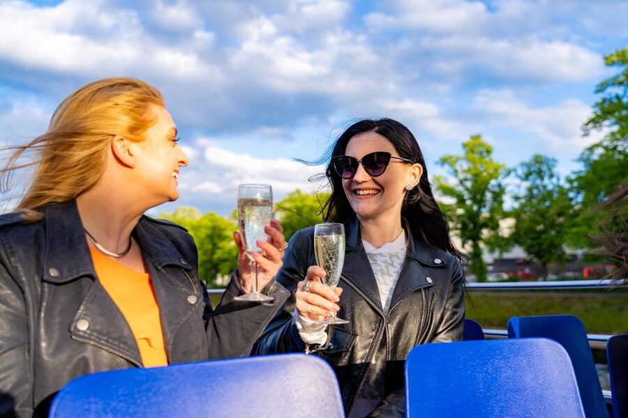 York: 60-Minute 'Happy Hour' Cruise For All Ages - Happy Hour on the River: Bar Drinks, Discounts, and Easy Treats